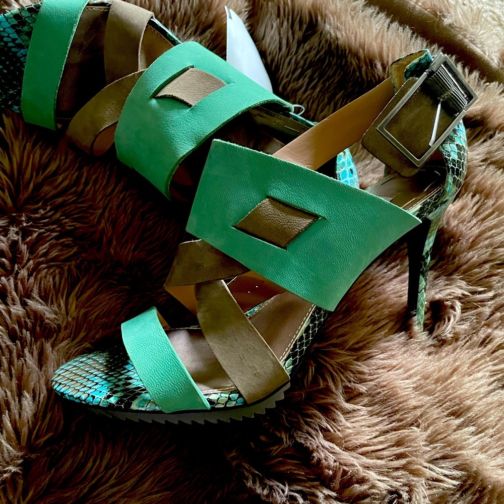 Never WORN…..Rachel Roy Sandals